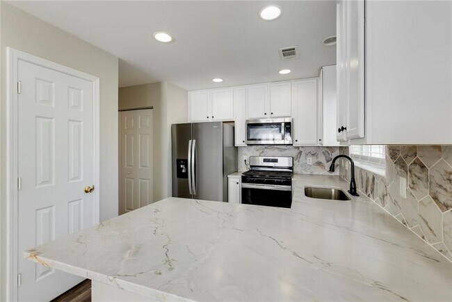 Building Photo - 283 Hiawassee Dr