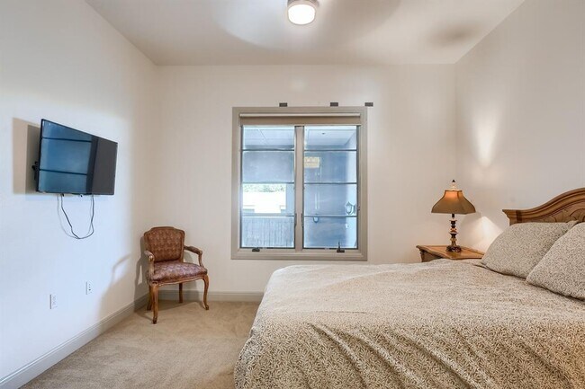 Building Photo - 429 Marina Village Cove