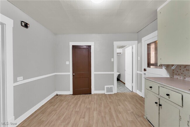 Building Photo - 3865 W 16th St