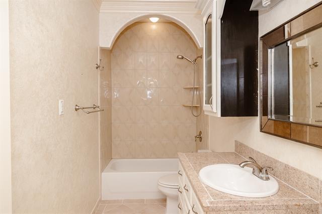 Building Photo - 624 Horseshoe Bend