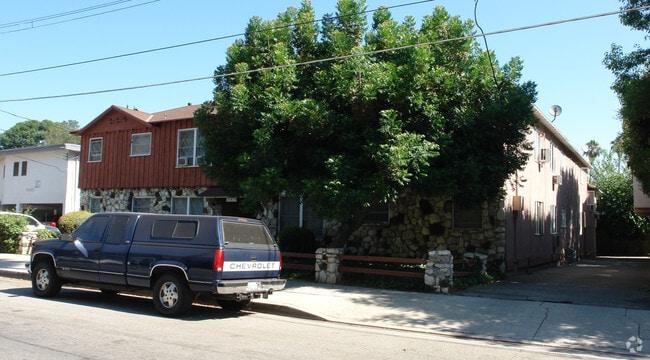 Building Photo - 15461 Moorpark St