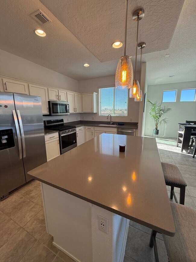 Building Photo - Villas de Los Soleras - Pristine 3 bdr, 2 1/2 bath Townhome, 2 car garage & Views!