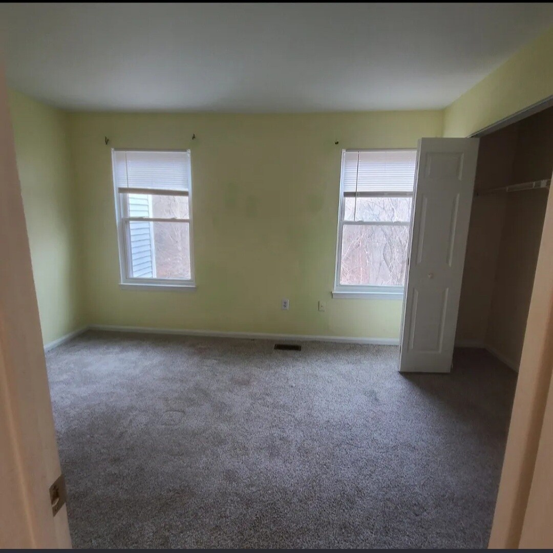 Building Photo - 15205 Valley Stream Dr