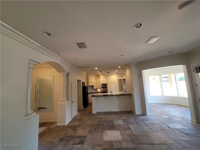Building Photo - 9338 Wilderness Glen Ave