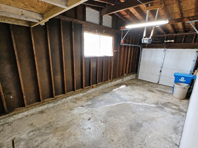 Building Photo - 10220 Doane Dr
