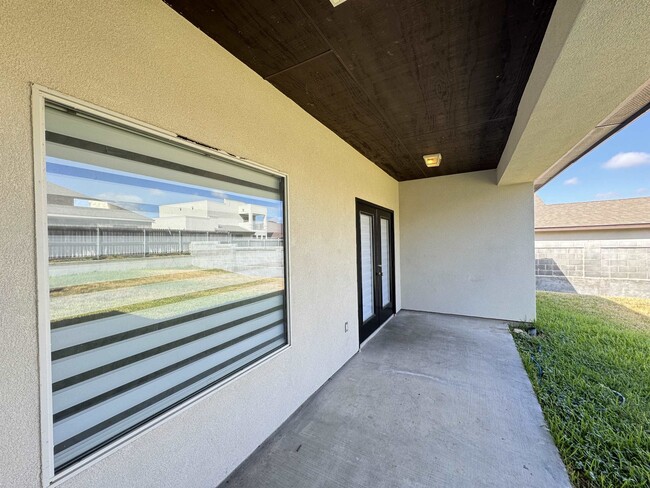 Building Photo - 120 Tranquilo Dr