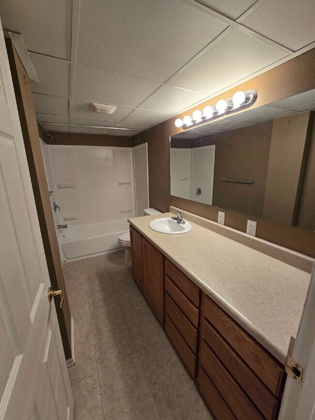 Building Photo - Spacious 5-Bedroom West Valley City Home w...