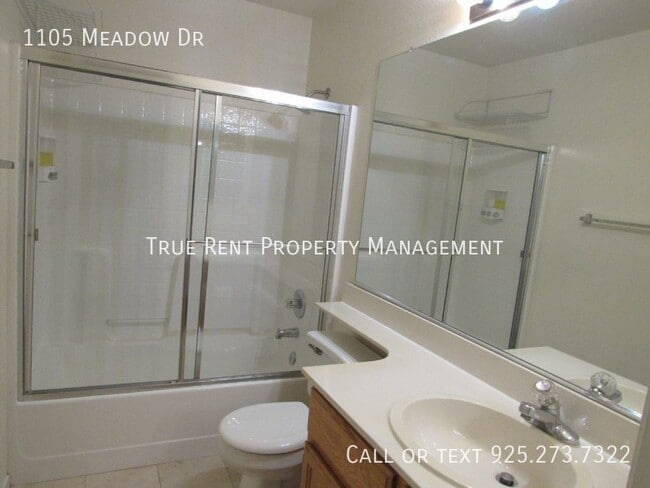 Building Photo - Beautiful 3 Bed, 2 Bath Home in Great Live...