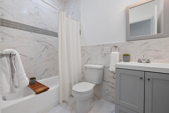 Building Photo - 111 Charles St