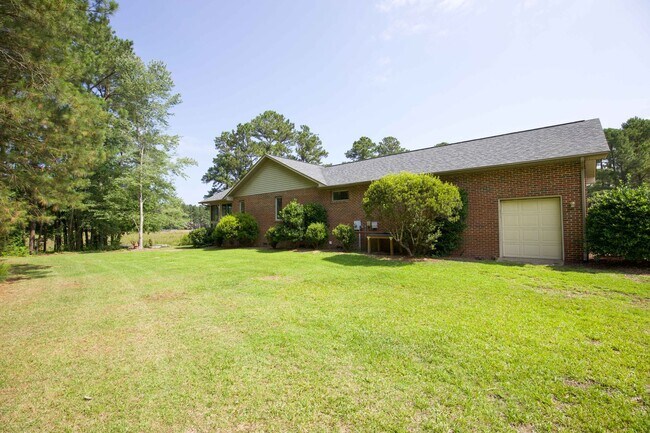 Building Photo - Beautiful 3 bedroom home in Woodlake