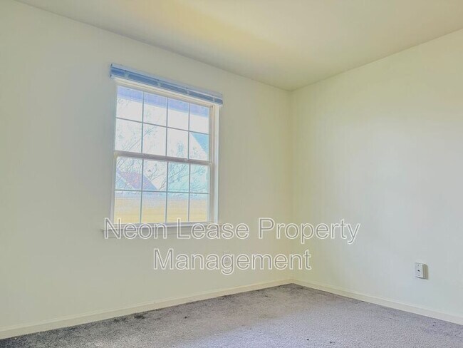Building Photo - 17275 King Philip Way