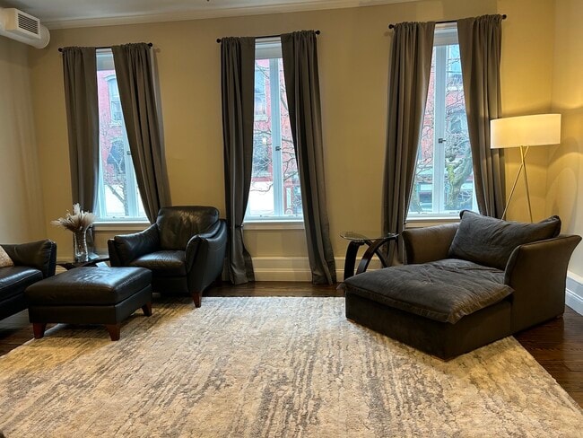 Building Photo - 22 E Market St