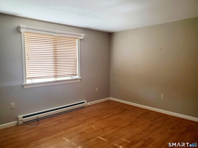 Building Photo - 25 Oakview Cir