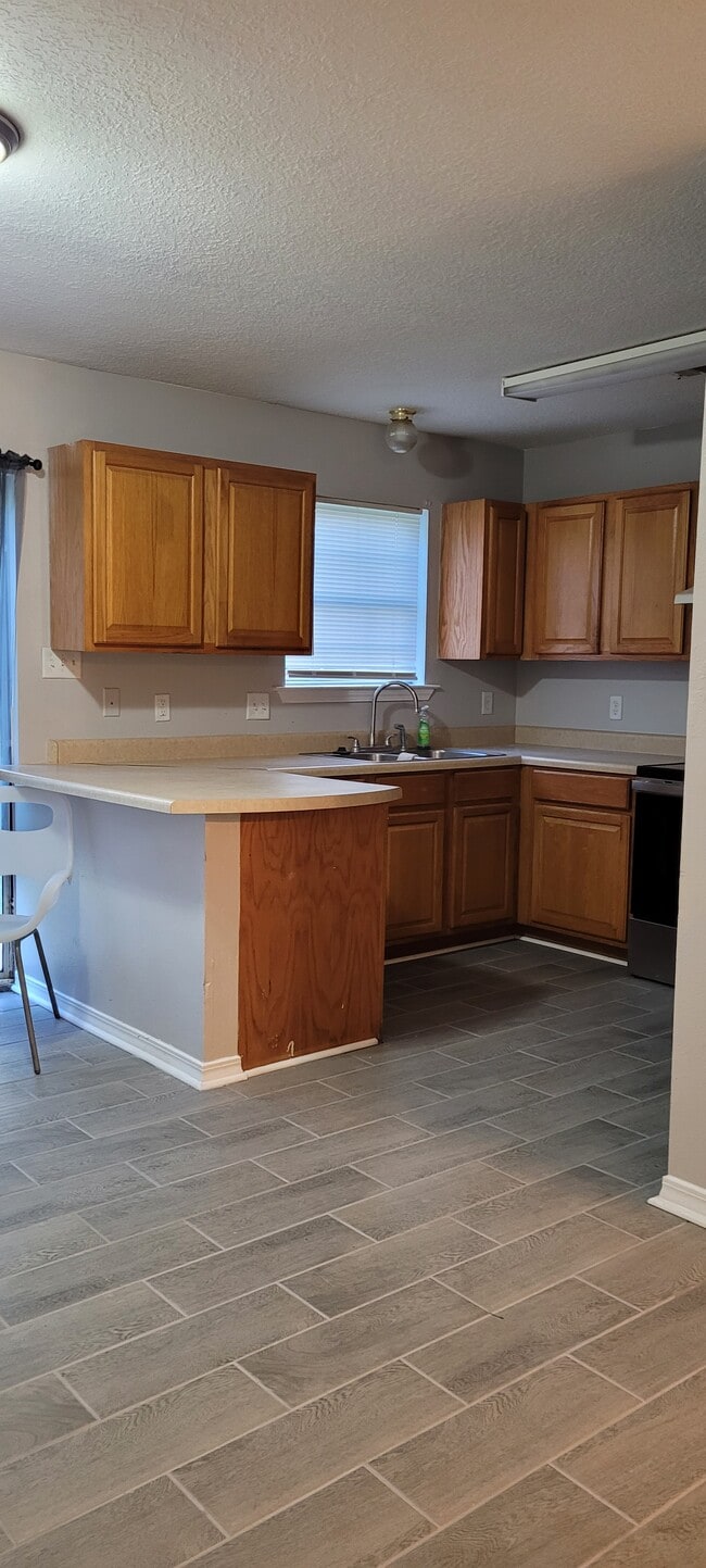 Building Photo - 1989 Todd Cove