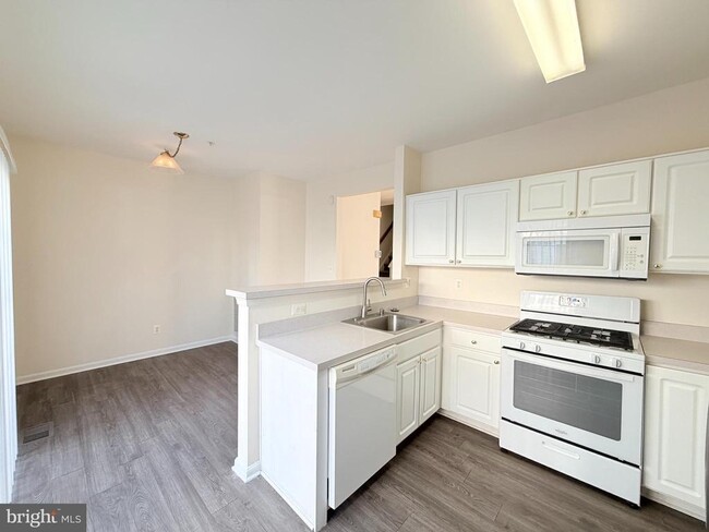 Building Photo - 112 Rabbit Chase Dr