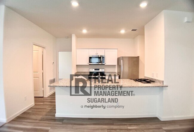 Building Photo - Water Views & Modern Style in Richmond