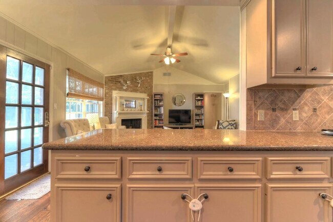 Building Photo - 14026 St Marys Ln