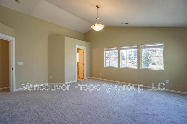 Building Photo - 2217 NE 94th Ct