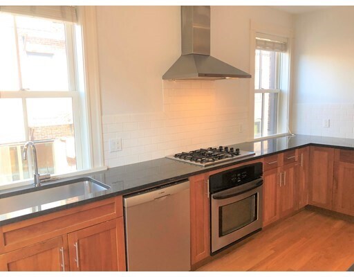 Building Photo - 39 Clarendon St