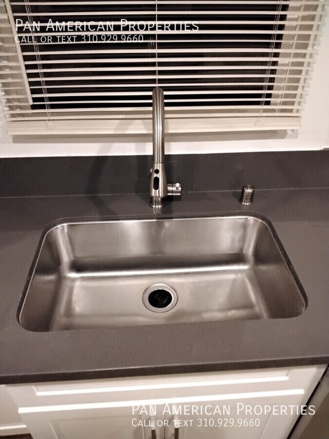 Building Photo - 6625 1/2 Crenshaw Blvd.-