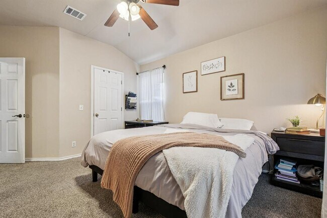 Building Photo - 3308 Ross Cove