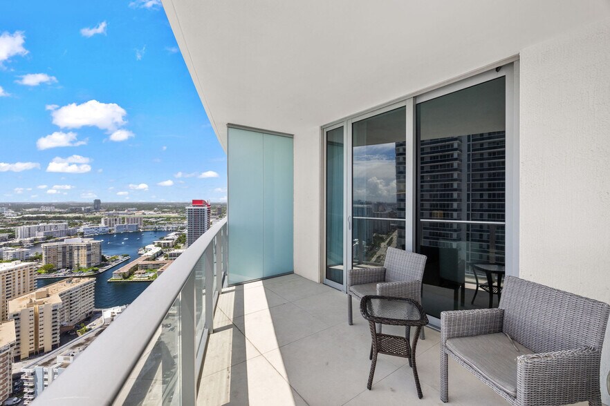 Building Photo - 4111 S Ocean Dr