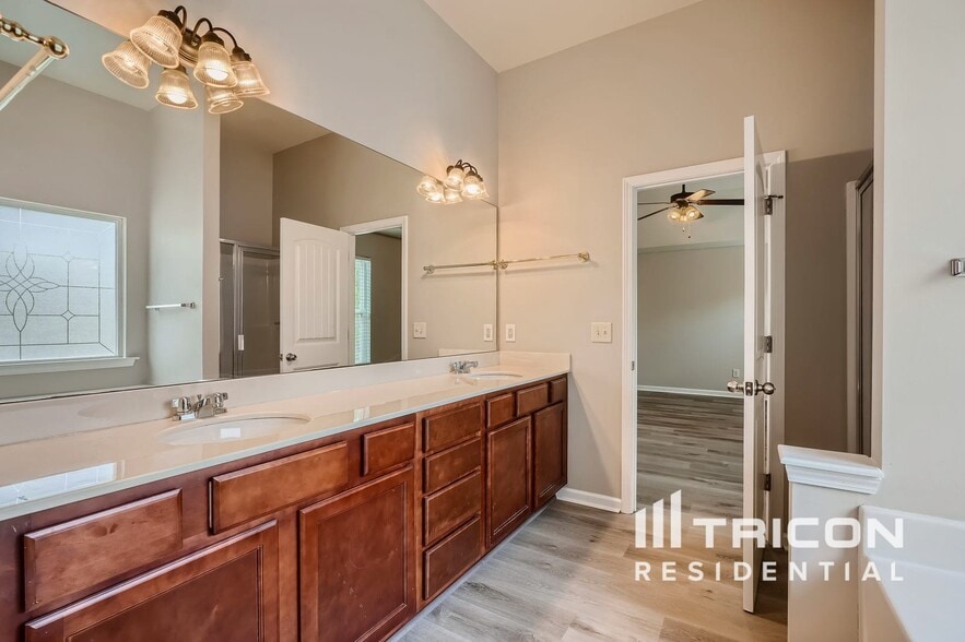 Building Photo - 247 Bollen Ln
