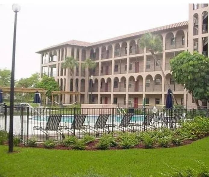 Primary Photo - 6100 Gulfport Blvd S