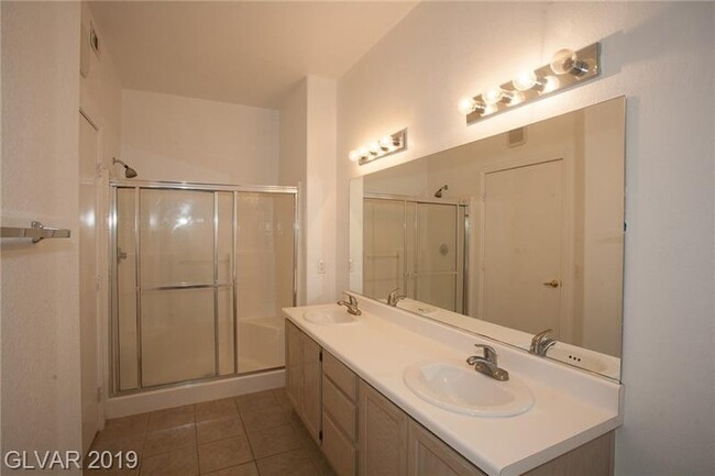 Building Photo - Unfurnished 2 Bd / 2 Ba Condo in a Beautif...