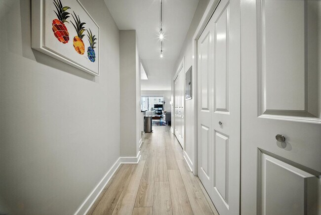 Building Photo - 899 Pine St