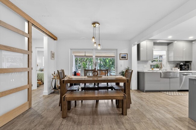 Building Photo - 976 SW 11th St