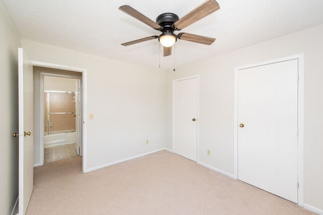 Building Photo - 2 Bedroom Condo Available