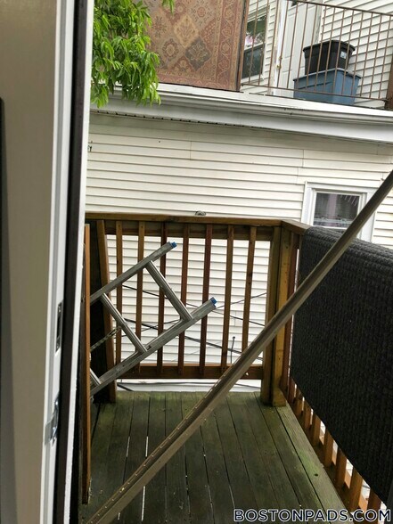 Building Photo - 94 E Cottage St