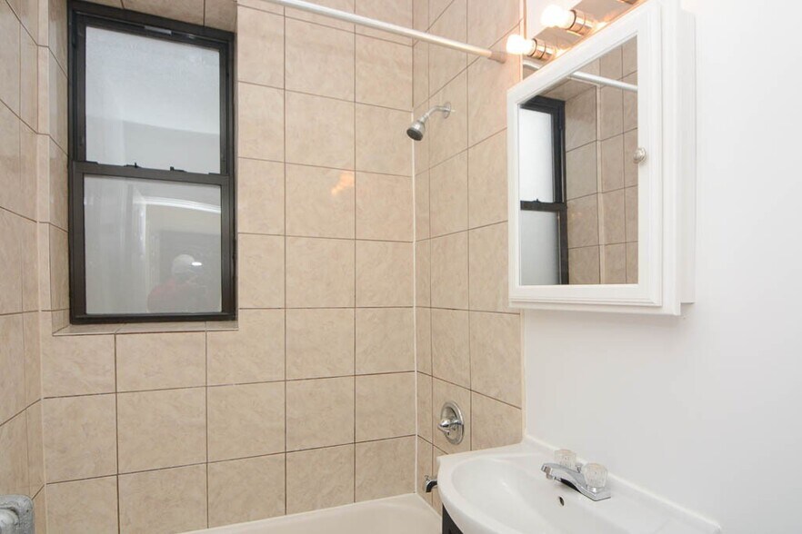 Building Photo - 2737 N Spaulding Ave
