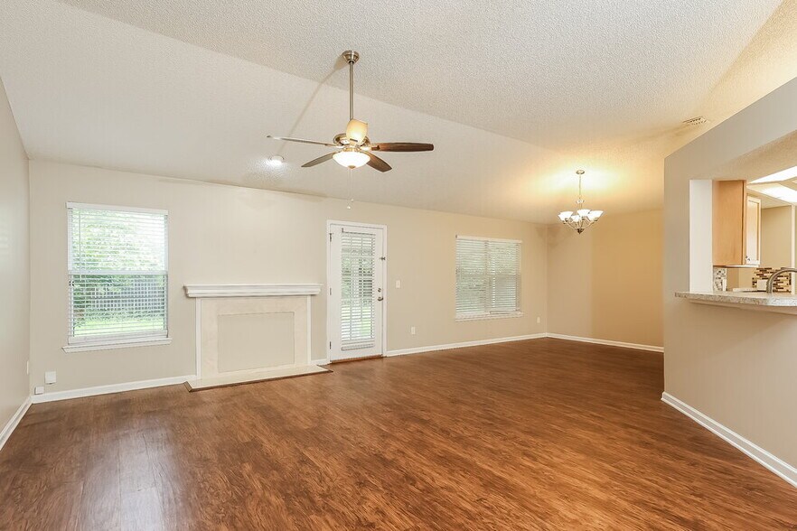 Building Photo - 338 Wildberry Ct