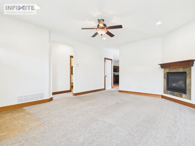 Building Photo - 1169 Forestglen Dr