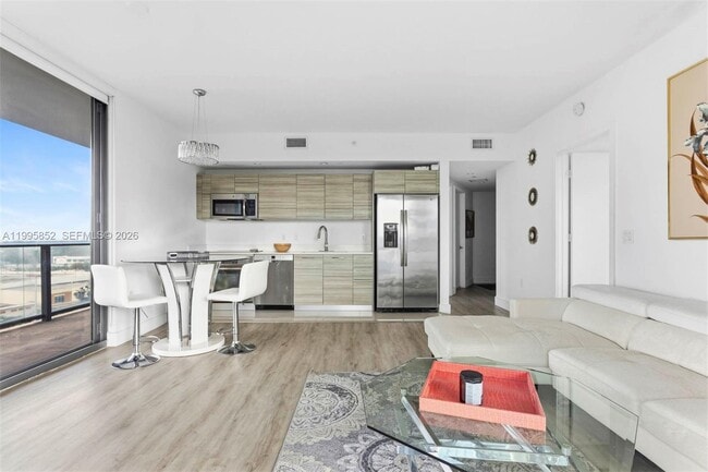 Building Photo - 121 NE 34th St