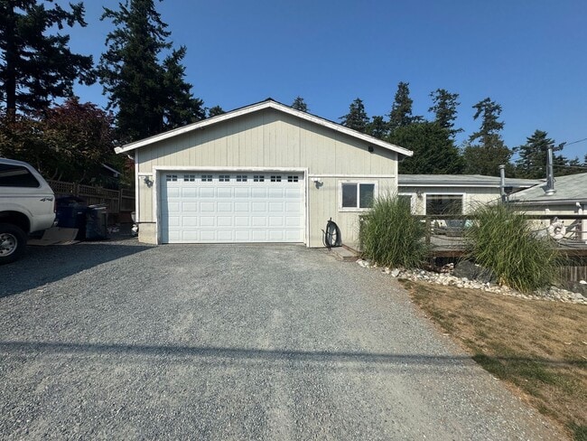 Building Photo - 3 Bed, 2 Bath in Anacortes WATER VIEW