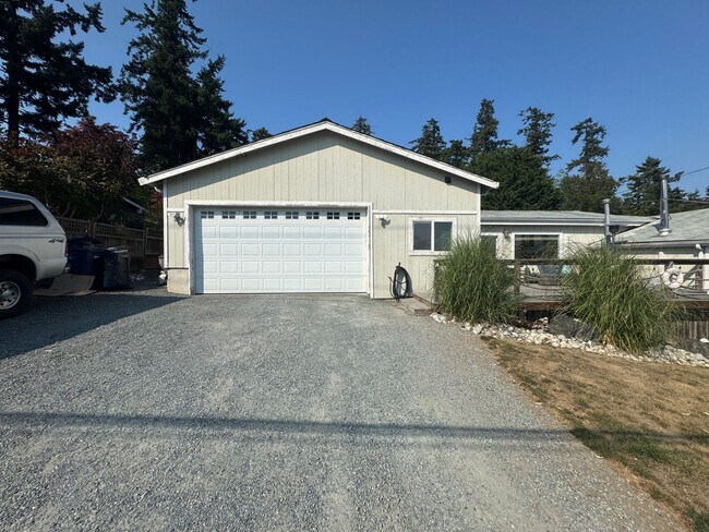 Building Photo - 3 Bed, 2 Bath in Anacortes WATER VIEW and ...