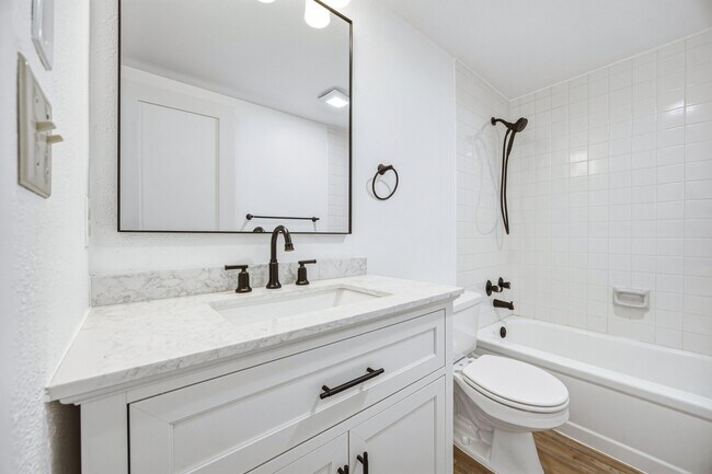 Building Photo - 34999 U.S. 6-M101