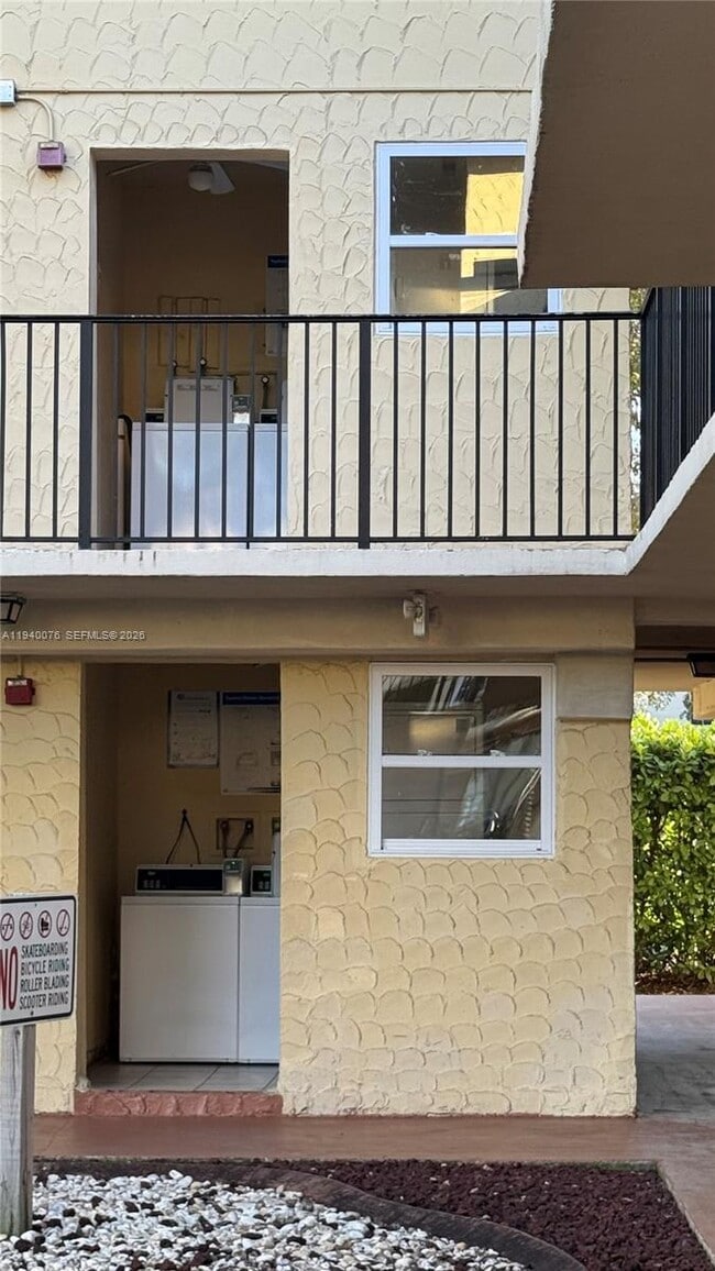 Building Photo - 8650 SW 109th Ave