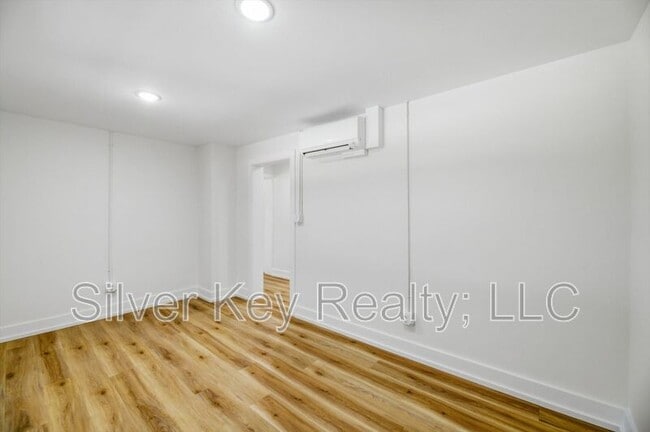 Building Photo - 2113 W Madison Ave