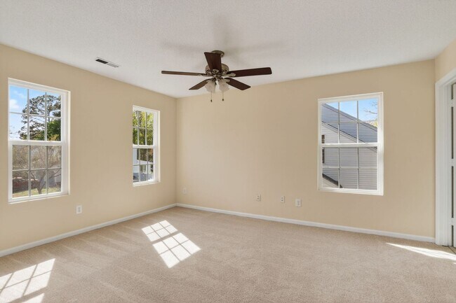 Building Photo - 713 Emerald Ct