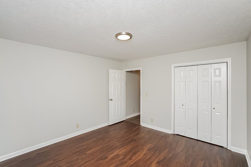 Building Photo - 3925 Calumet Dr