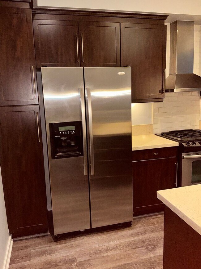 Building Photo - 3 Bedroom 3 Bath Townhouse Style Condo at Depot Walk in Orange