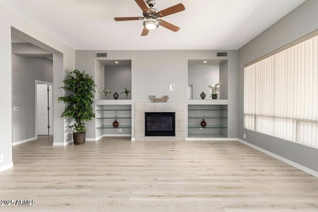 Building Photo - 1515 N Los Alamos Cir