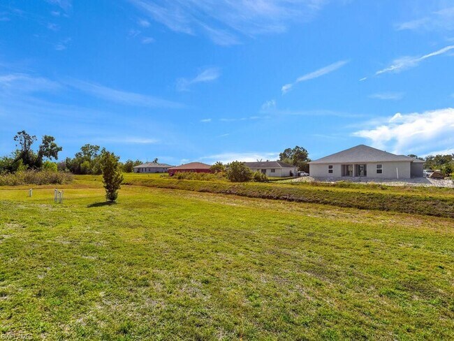 Building Photo - 716 Harry Ave S