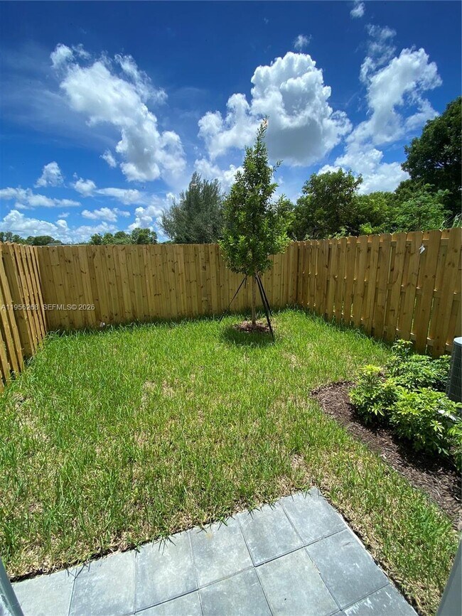 Building Photo - 2640 SE 19th St