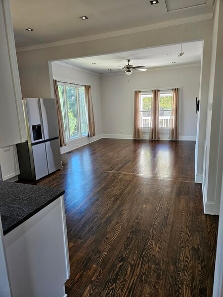 Building Photo - 12 2nd St