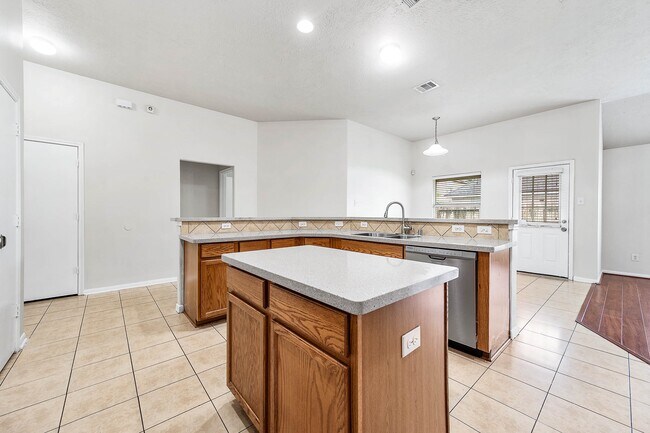 Building Photo - 927 Hannah Falls Ln